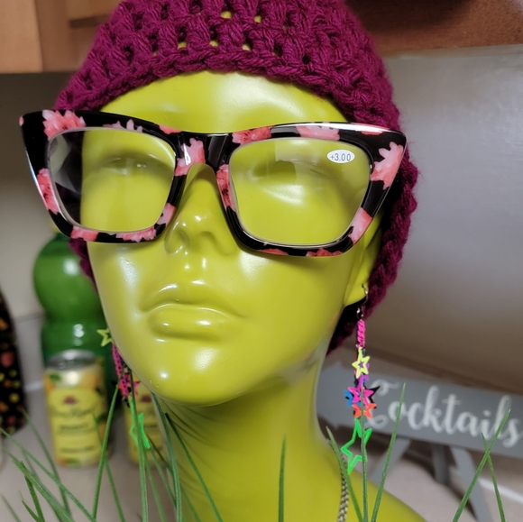 Readers +3.00 - Picture 2 of 5